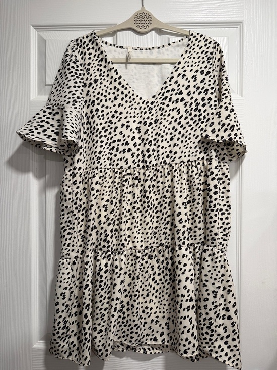 Beeson River Dresses & Skirts - Beeson River Black and Ivory Printed Scoop-Neck Top